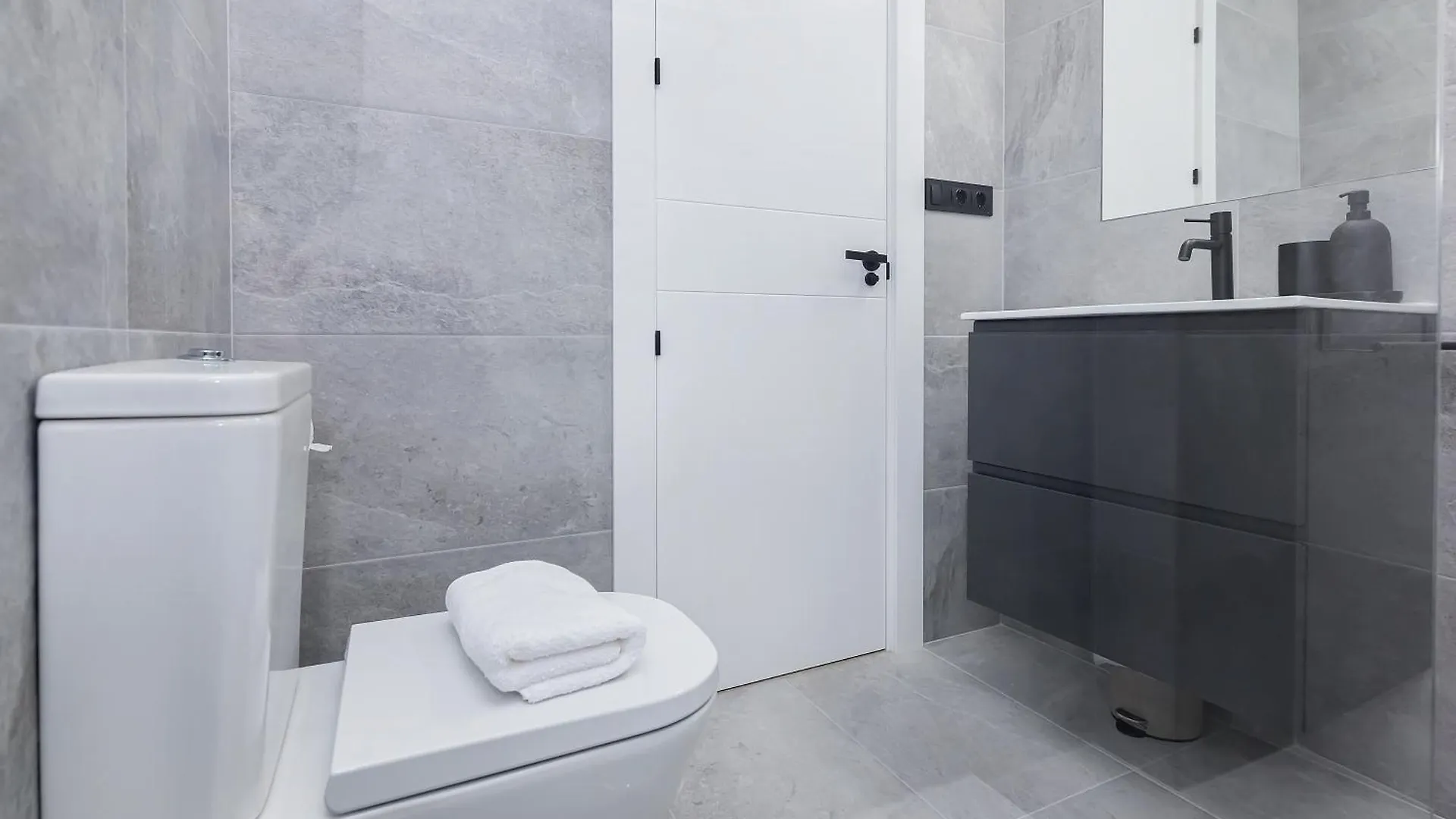San Rafael & Parking Apartment Malaga
