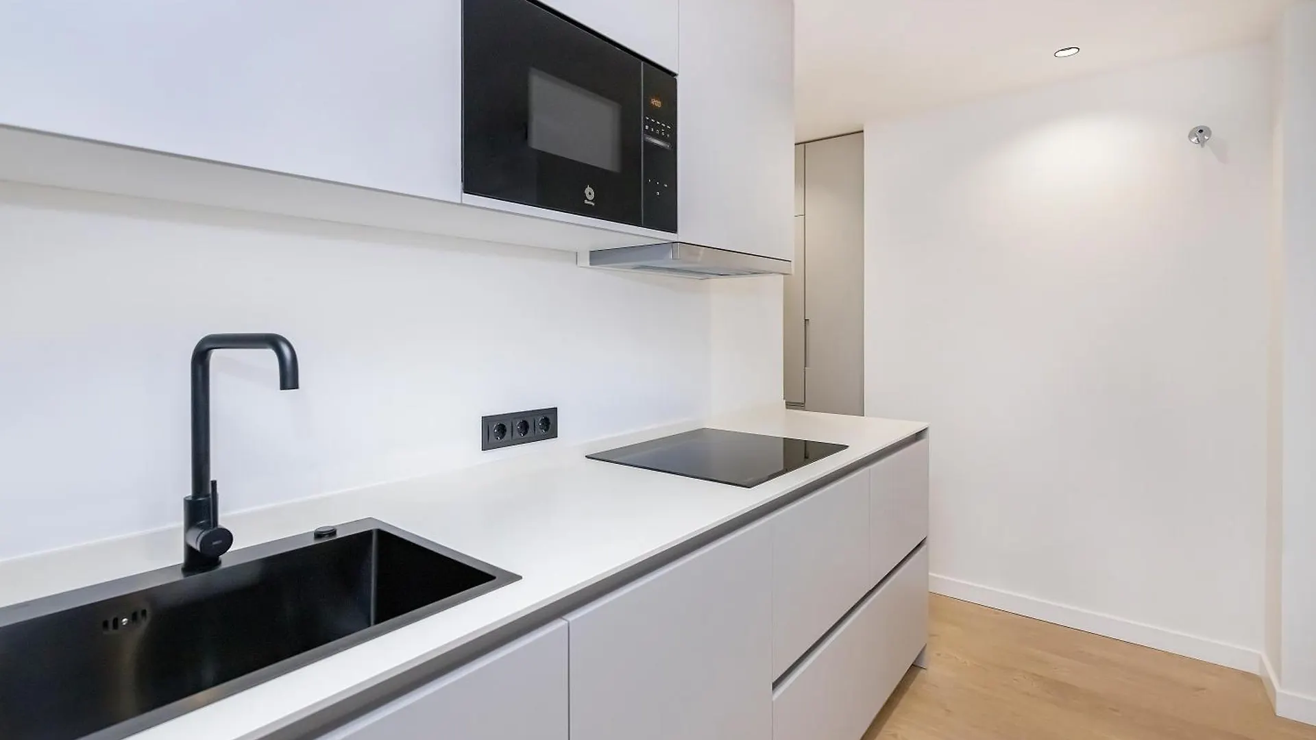 San Rafael & Parking Apartment Malaga